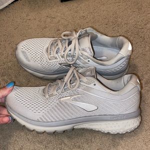 Brooks Ghost 12